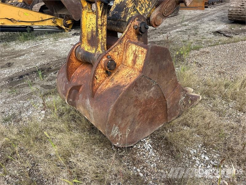 John Deere 230C LC Tracked Excavator حفارات زحافة
