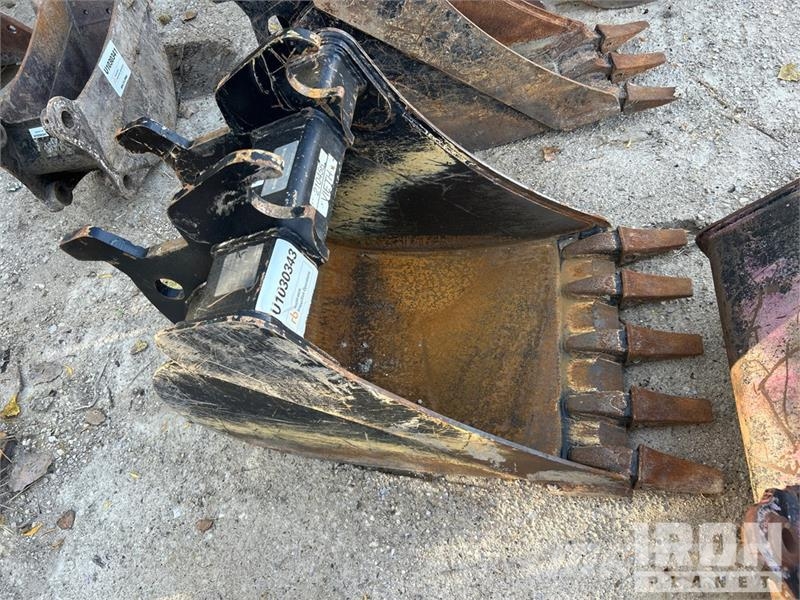 John Deere 24" 24 in Excavator Bucket Buckets