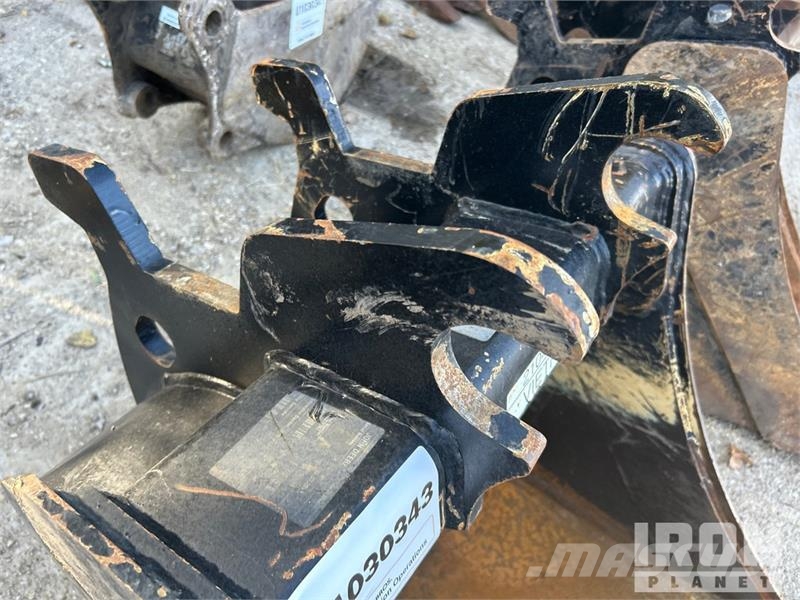 John Deere 24 in Q/C Excavator Bucket Baldes