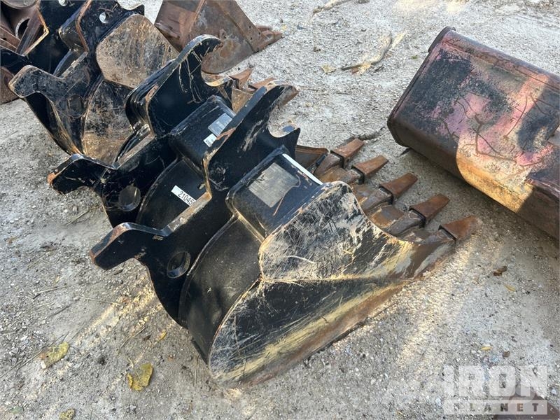 John Deere 24 in Q/C Excavator Bucket Baldes