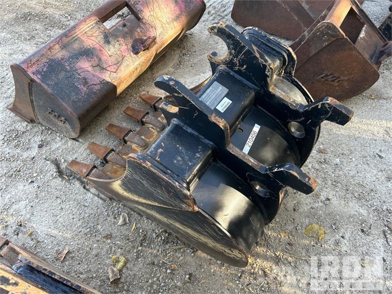 John Deere 24 in Q/C Excavator Bucket Baldes