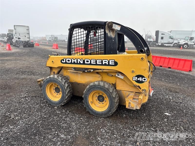 John Deere 240 Skid steer mini nakladalci
