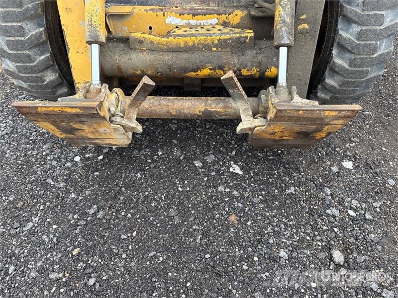 John Deere 240 Skid steer mini nakladalci