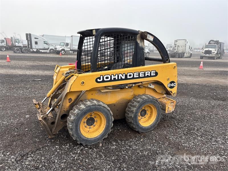 John Deere 240 Skid steer mini nakladalci