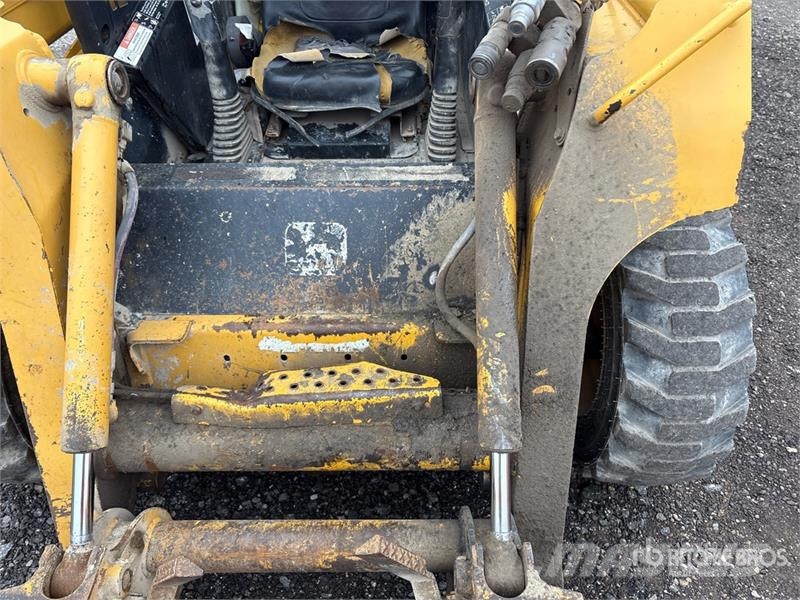 John Deere 240 Skid steer mini nakladalci