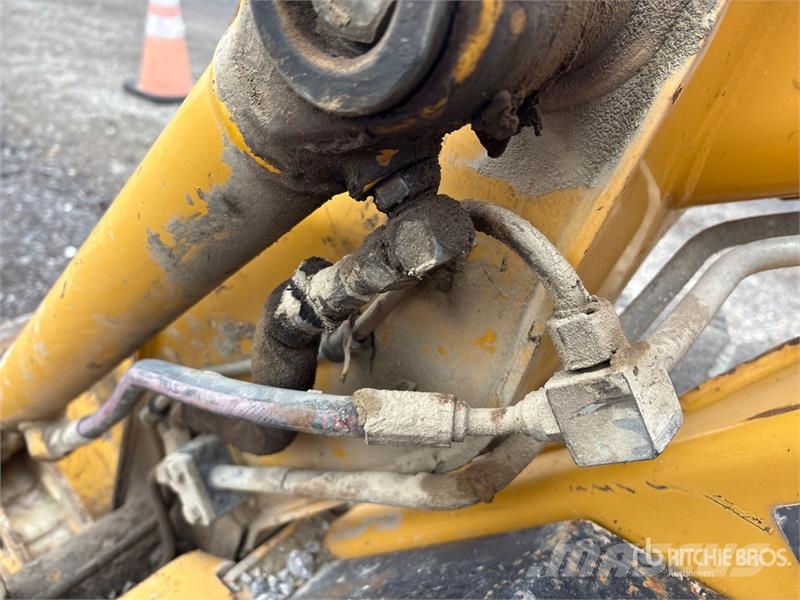 John Deere 240 Skid steer mini nakladalci