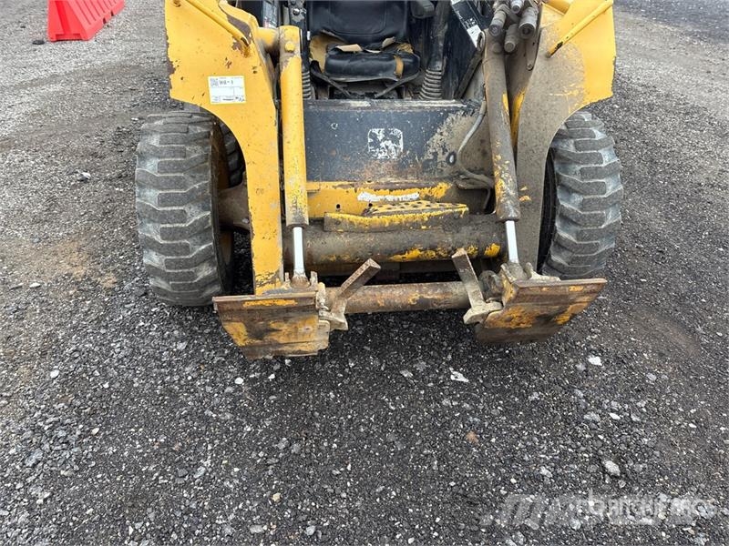 John Deere 240 Skid steer mini nakladalci