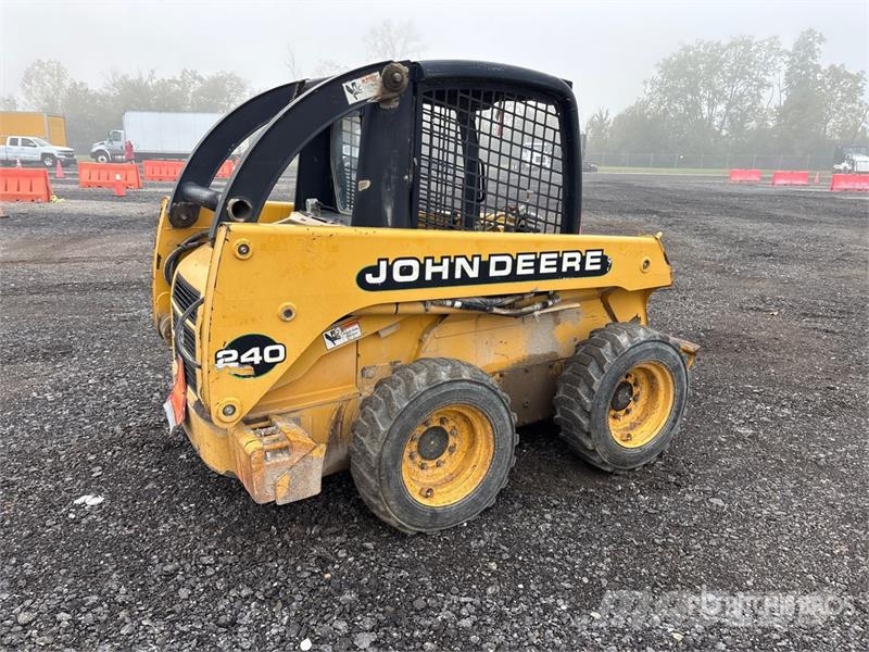 John Deere 240 Skid steer mini nakladalci
