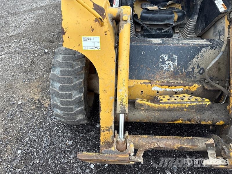 John Deere 240 Skid steer mini nakladalci