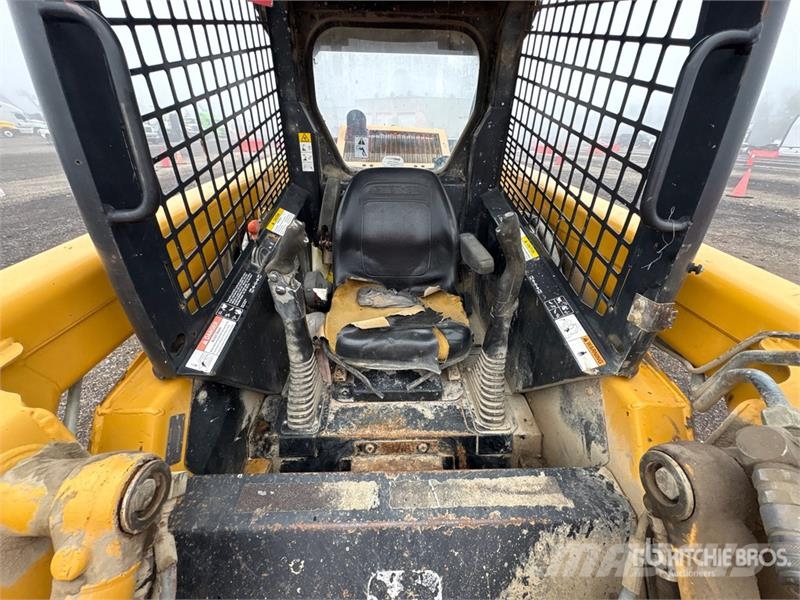 John Deere 240 Skid steer mini nakladalci