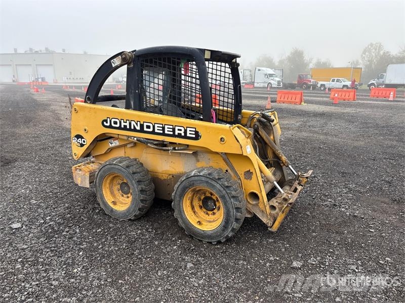 John Deere 240 Skid steer mini nakladalci