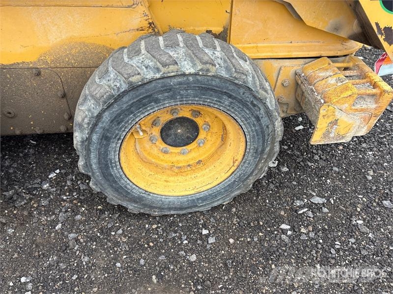 John Deere 240 Skid steer mini nakladalci
