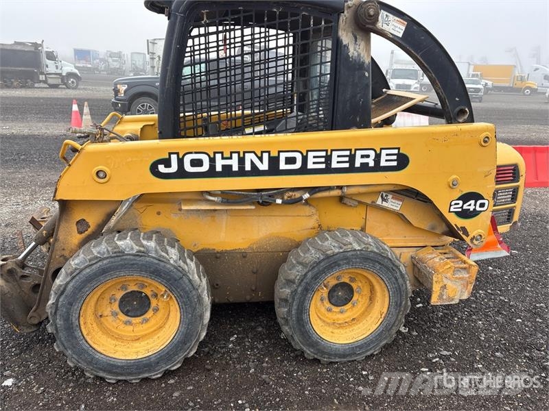 John Deere 240 Skid steer mini nakladalci
