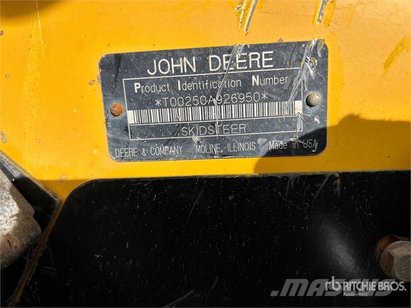 John Deere 250 Lietoti riteņu kompaktiekrāvēji
