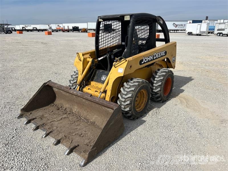 John Deere 250 Lietoti riteņu kompaktiekrāvēji