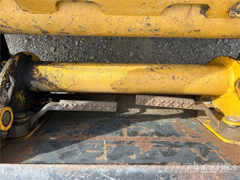 John Deere 250 Lietoti riteņu kompaktiekrāvēji