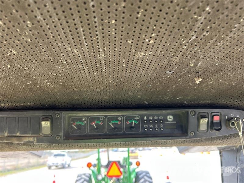 John Deere 250 Lietoti riteņu kompaktiekrāvēji