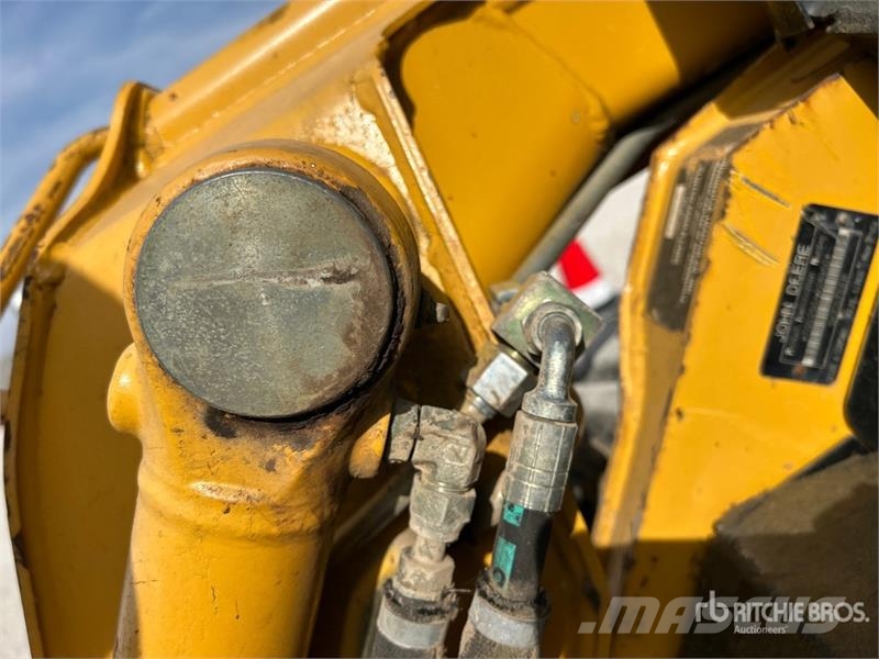 John Deere 250 Lietoti riteņu kompaktiekrāvēji