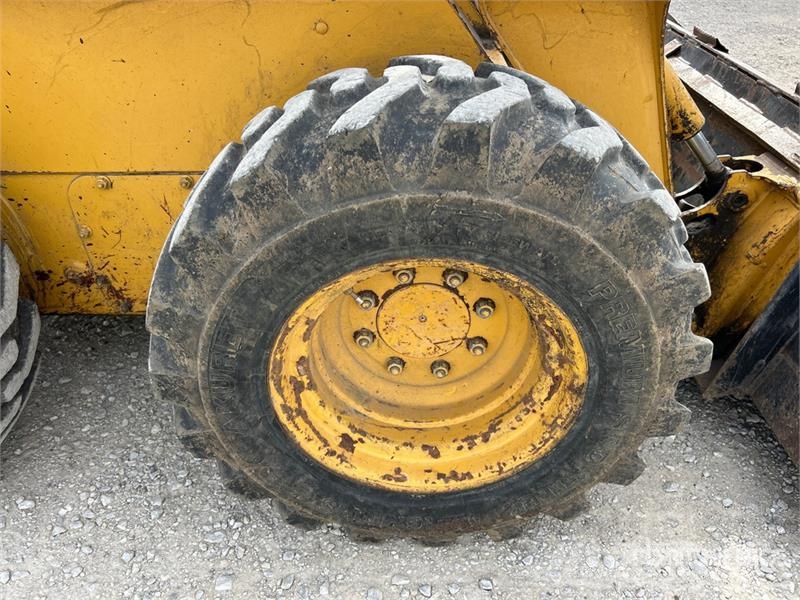 John Deere 250 Lietoti riteņu kompaktiekrāvēji