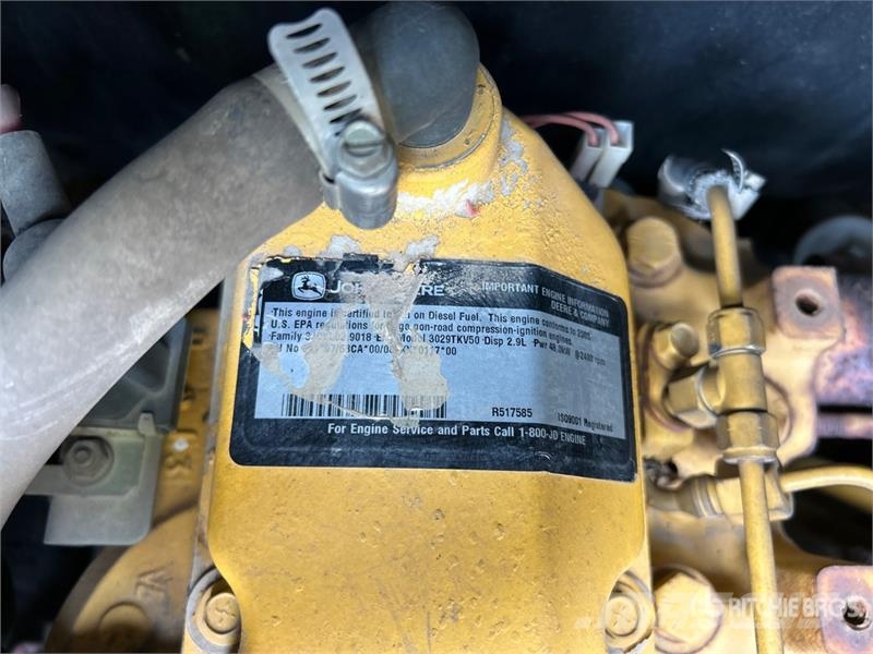 John Deere 250 Lietoti riteņu kompaktiekrāvēji