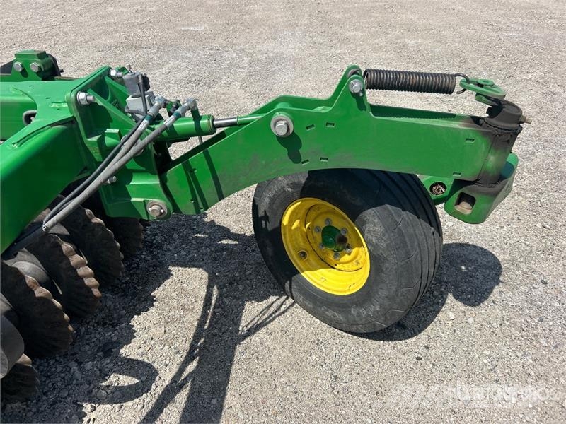 John Deere 2660 35 ft Vertical Disc Randaalid