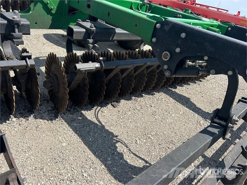 John Deere 2660 35 ft Vertical Disc Randaalid