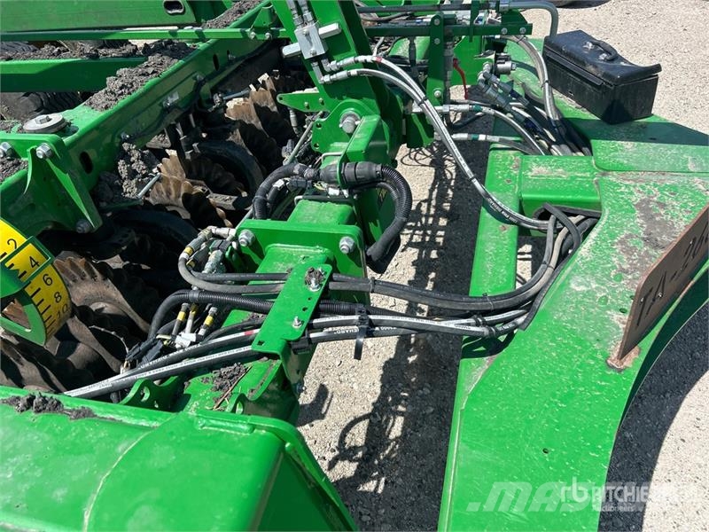 John Deere 2660 35 ft Vertical Disc Randaalid