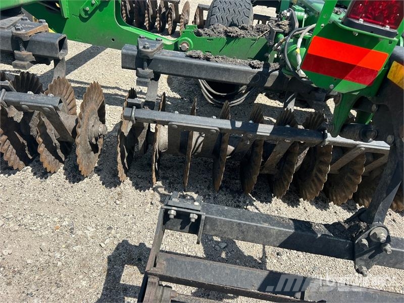John Deere 2660 35 ft Vertical Disc Randaalid
