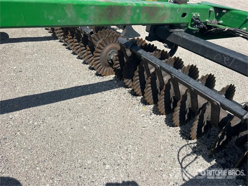 John Deere 2660 35 ft Vertical Disc Randaalid