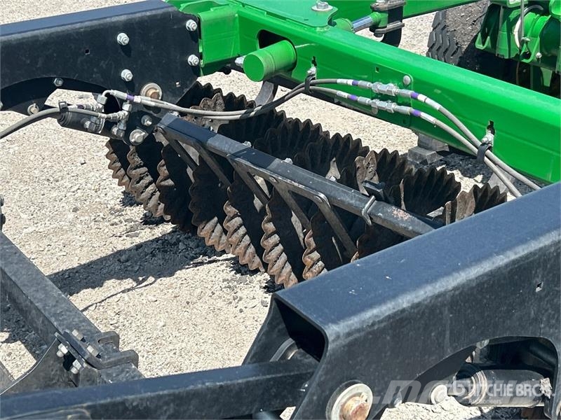 John Deere 2660 35 ft Vertical Disc Randaalid