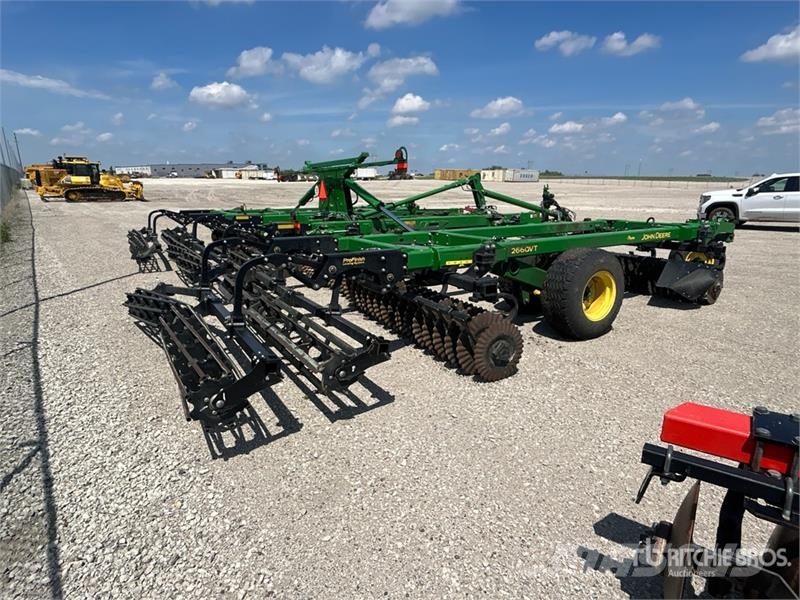 John Deere 2660 35 ft Vertical Disc Randaalid