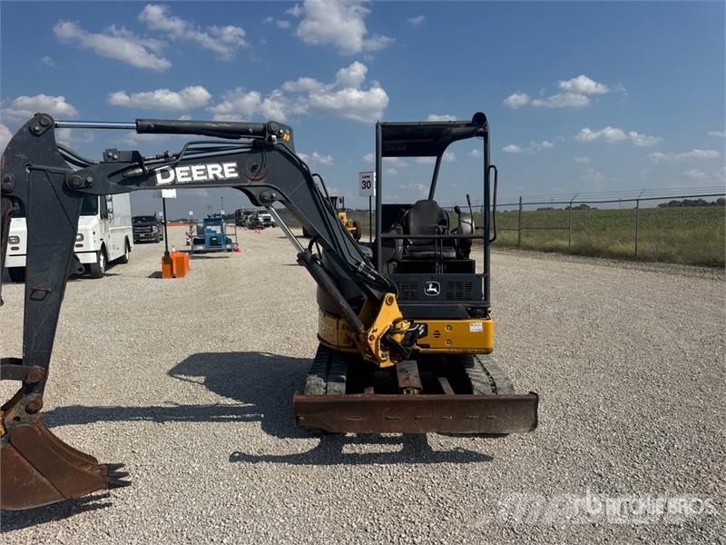 John Deere 27D Mini bagri <7t