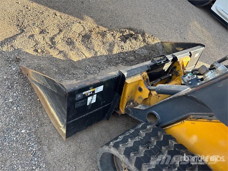 John Deere 323E Schrankladers