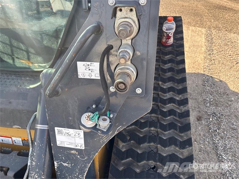 John Deere 323E Schrankladers