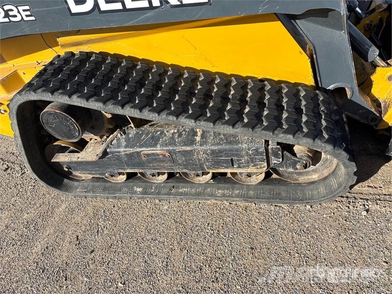 John Deere 323E Schrankladers