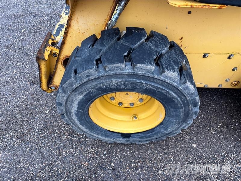 John Deere 325 Schrankladers
