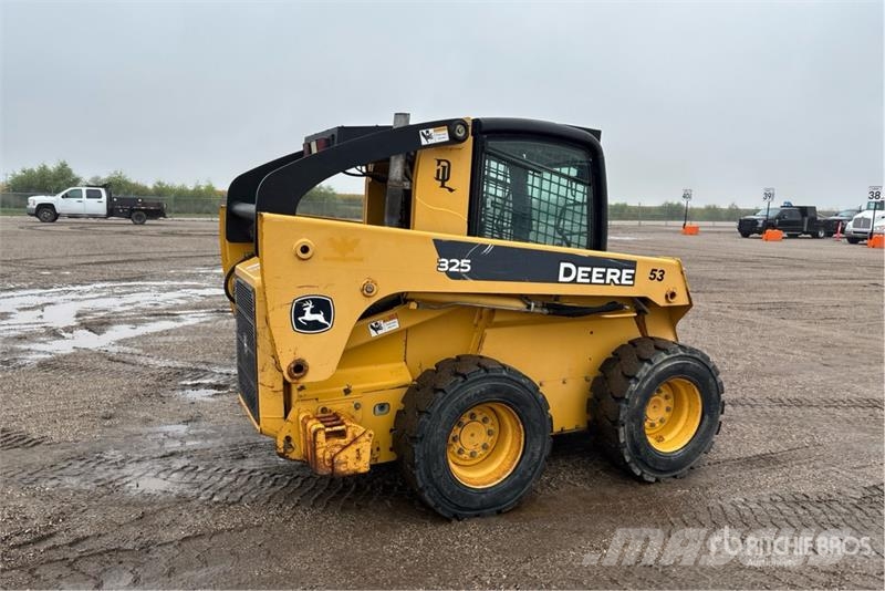John Deere 325 Schrankladers