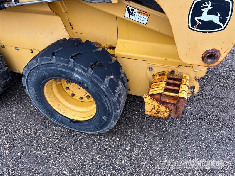 John Deere 325 Schrankladers