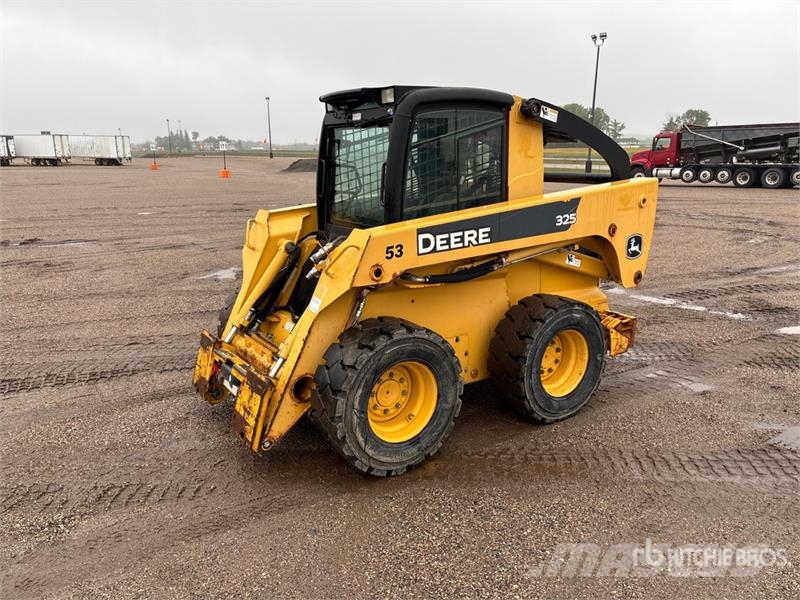 John Deere 325 Schrankladers