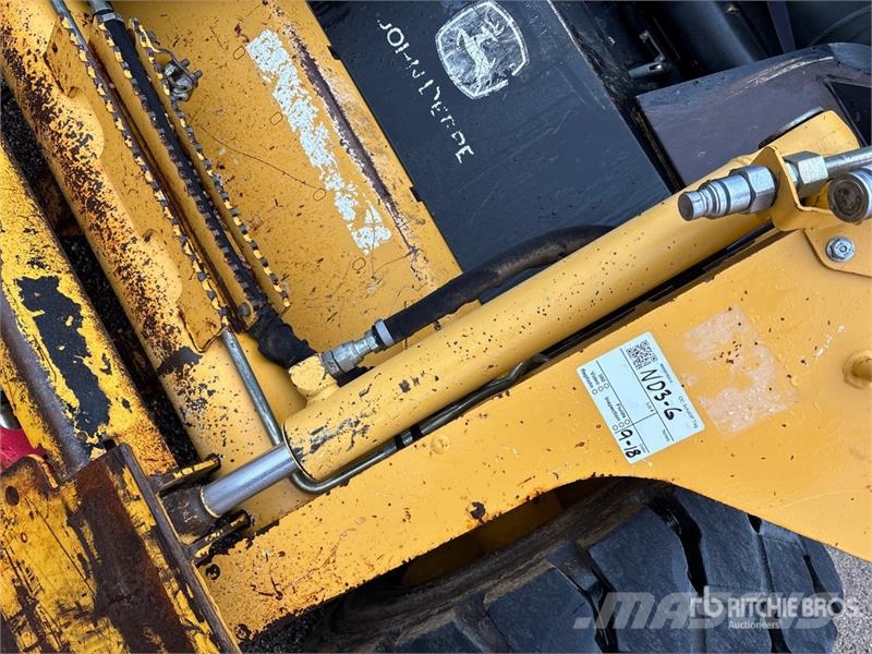 John Deere 325 Schrankladers