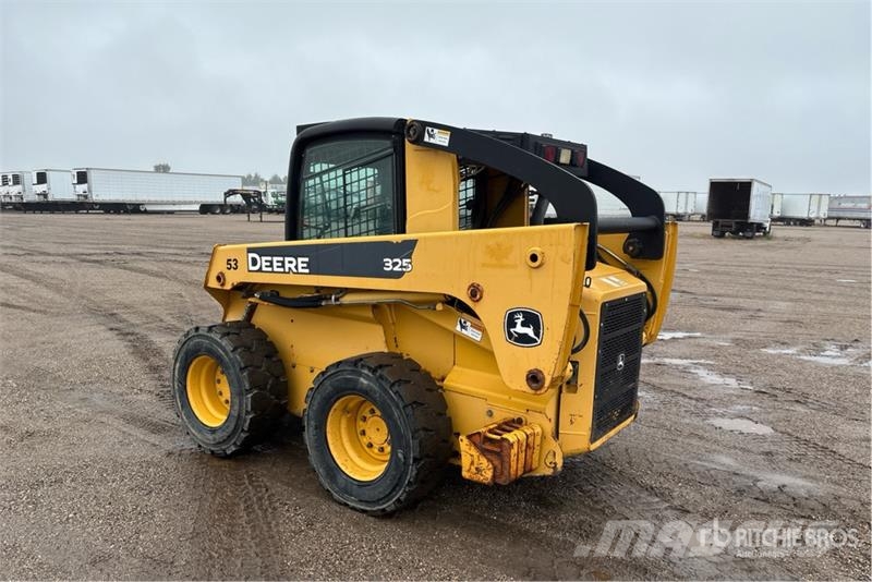 John Deere 325 Schrankladers