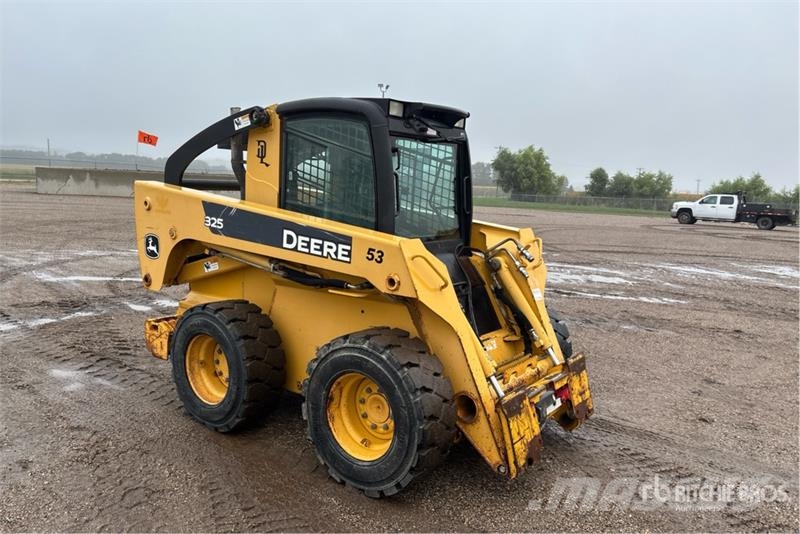 John Deere 325 Schrankladers