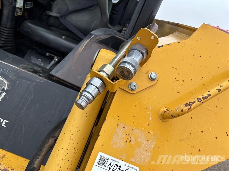 John Deere 325 Schrankladers
