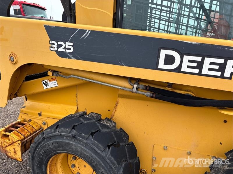 John Deere 325 Schrankladers