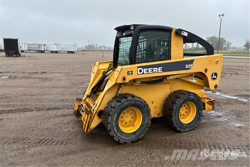 John Deere 325 Schrankladers