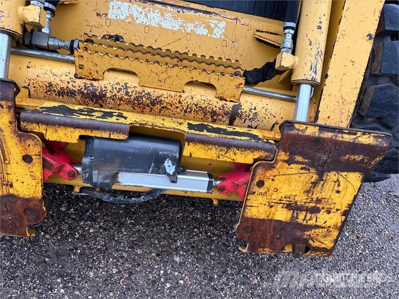 John Deere 325 Schrankladers