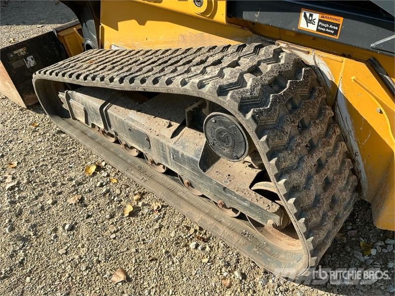 John Deere 331G Skid steer loaders