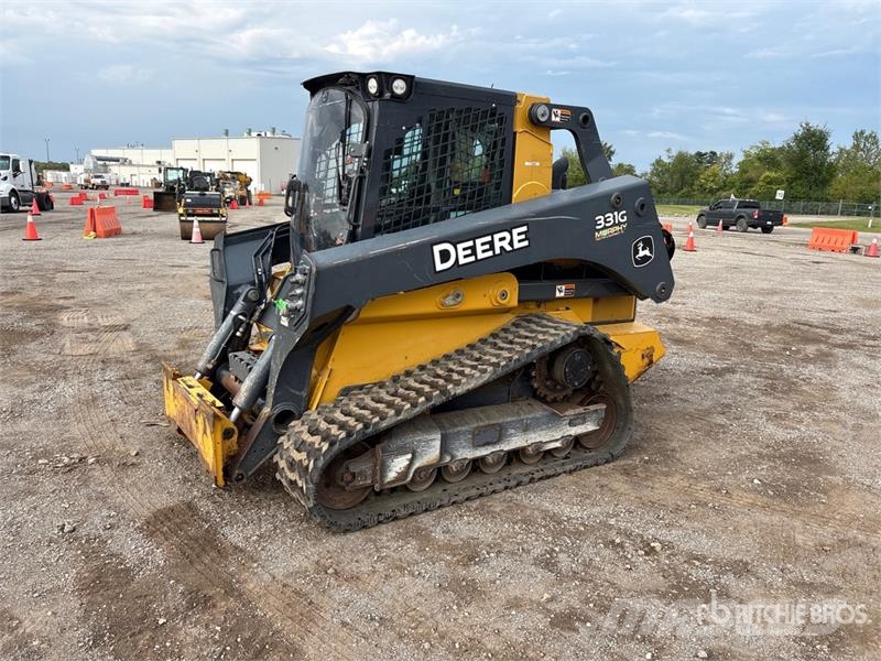 John Deere 331G لوادر انزلاقية التوجيه