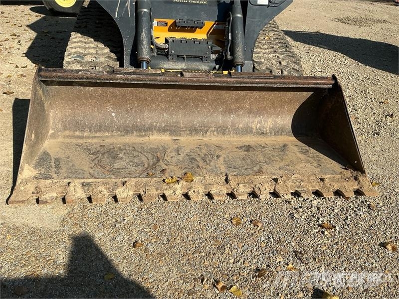 John Deere 331G Skid steer loaders
