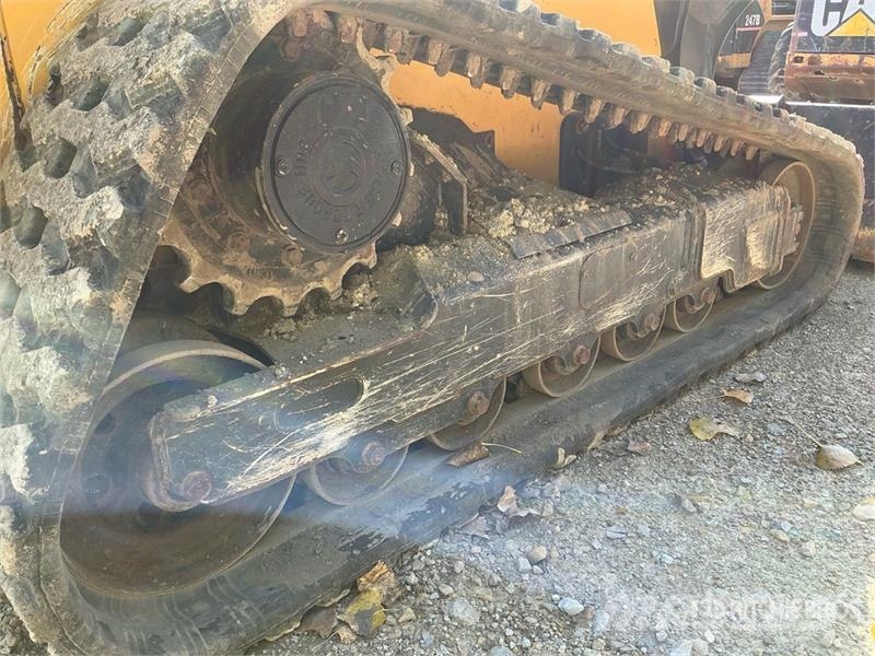 John Deere 331G Skid steer loaders